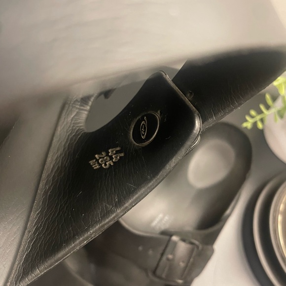 Men's Birkenstock Black Sandals size 11 slip ons - Picture 8 of 8